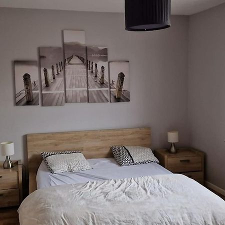 Refuge Urbain Chic Avec Balcon Apartment Saint-Lo Exterior foto